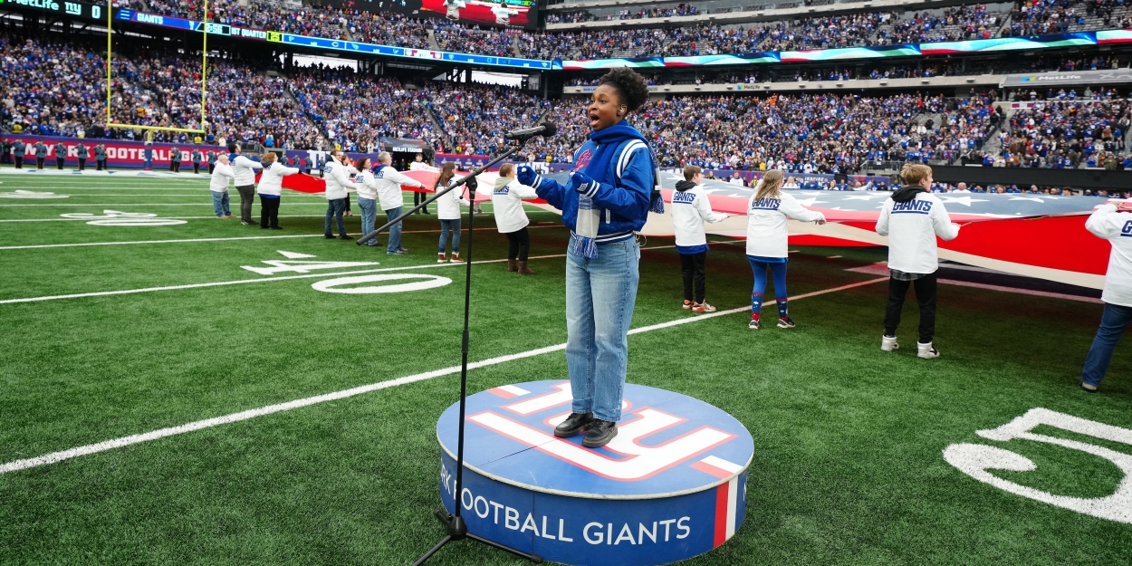 Photos & Video: THE WIZ's Nichelle Lewis Sings the National Anthem at the New York… Video