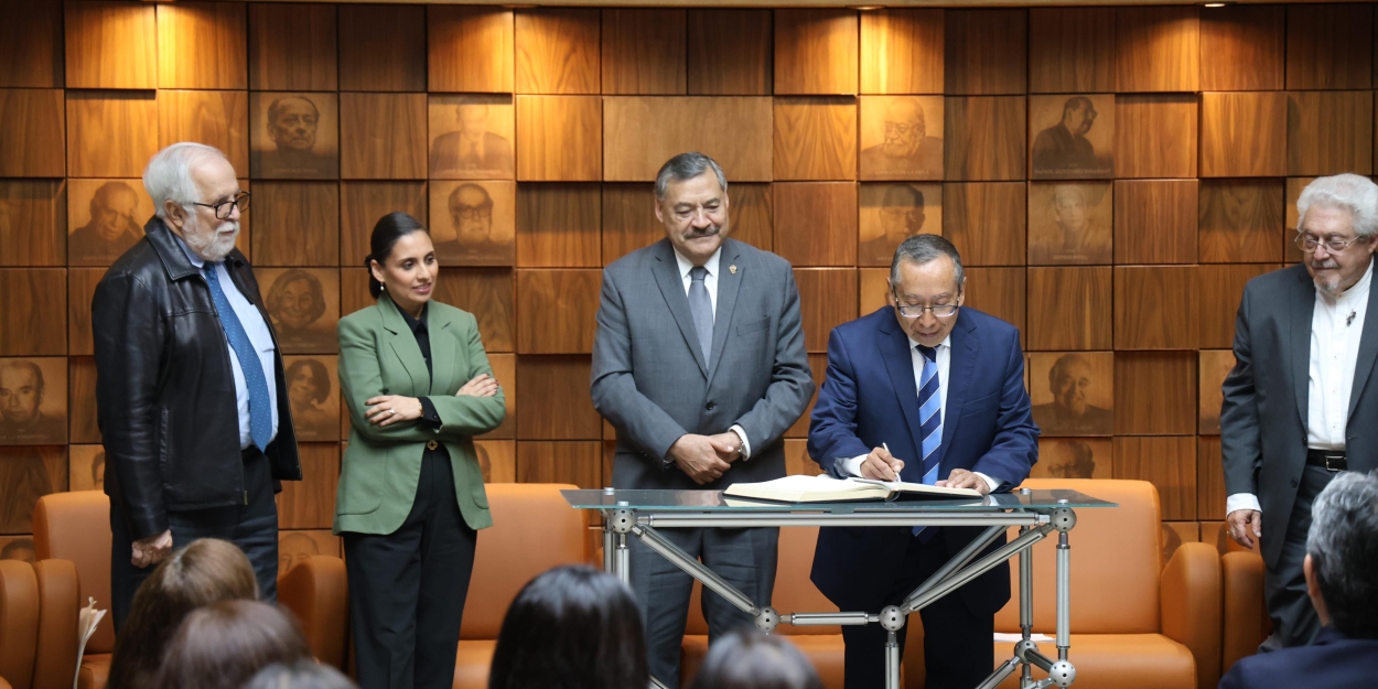 Recibe Alberto Enríquez Perea El Premio Internacional Alfonso Reyes 2024  Image