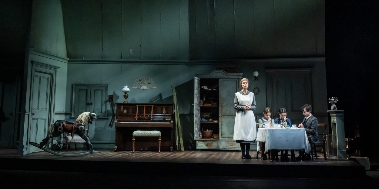 Review: DEAR OCTOPUS, National Theatre 