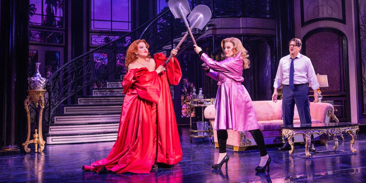 Review: DEATH BECOMES HER at Cadillac Palace Photo