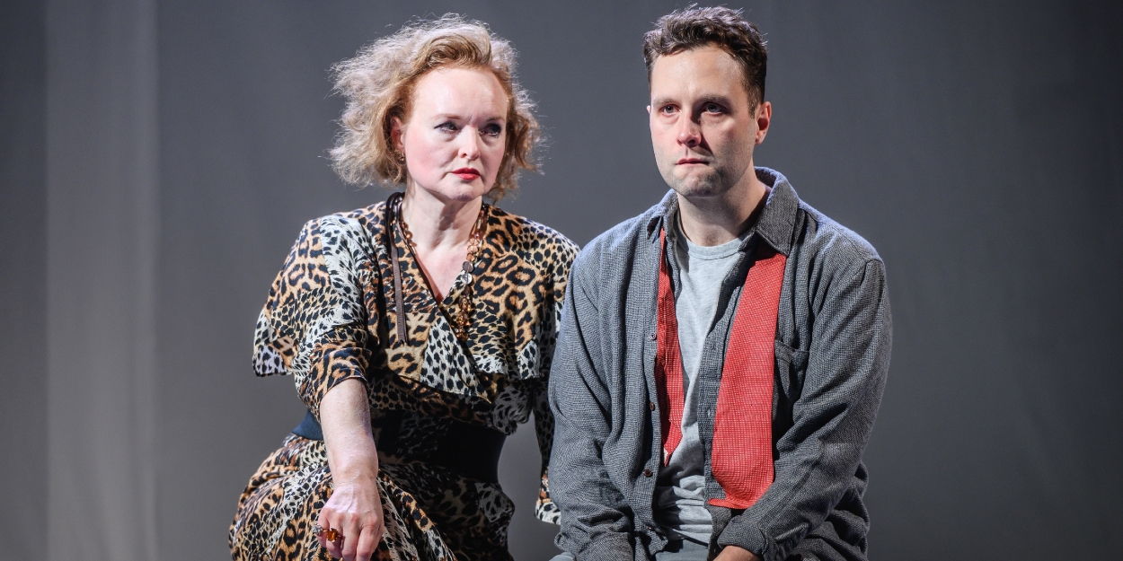 Review: HOW TO SURVIVE YOUR MOTHER, King's Head Theatre  Image