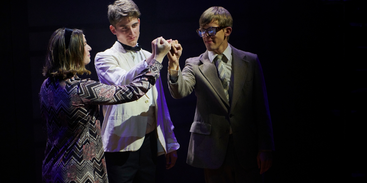 Review: MERRILY WE ROLL ALONG, Southwark Playhouse Elephant