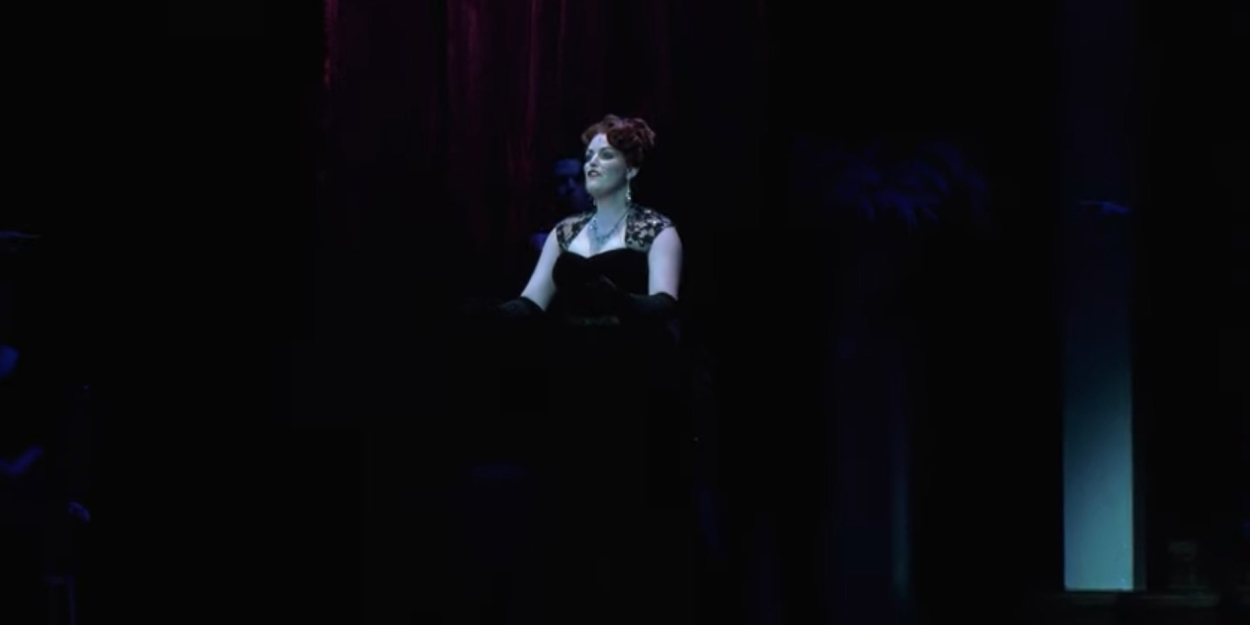 观看第五大道剧院演出的《爱，你对我做得不对》来自《欧文·柏林的白色圣诞节》的视频