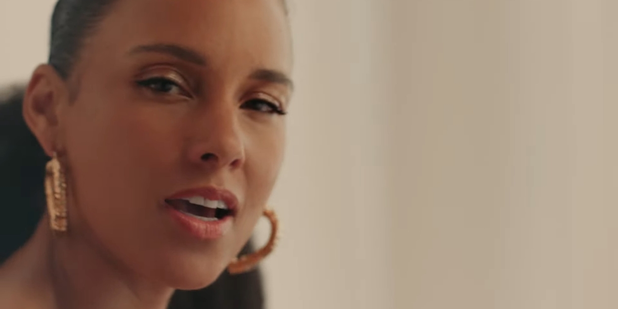 Video: Alicia Keys and Amanda Reid Perform 'The River' From HELL'S KITCHEN; Deluxe Album Out Now Photo