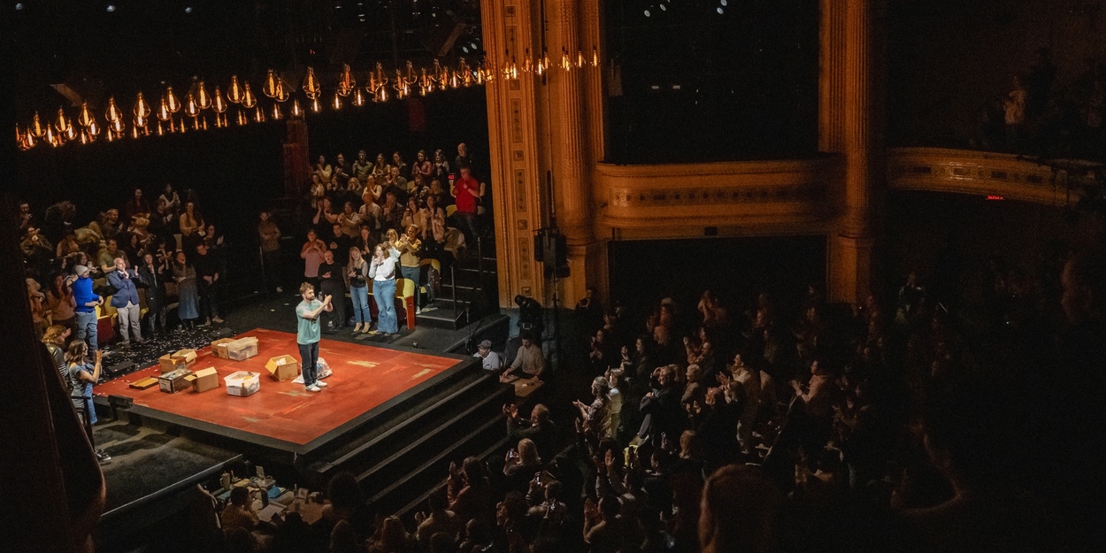 Video: Daniel Radcliffe Takes First Bow in Broadway's EVERY BRILLIANT THING Photo