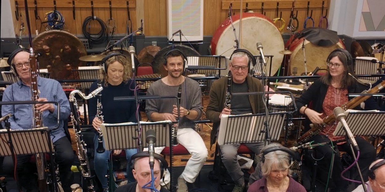 Video: Jonathan Bailey Plays the Clarinet for JURASSIC WORLD REBIRTH Soundtrack Photo