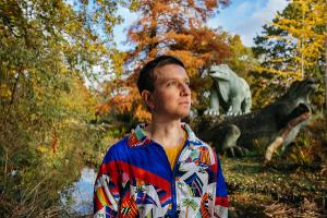 MAN WITH A GUITAR PLAYS STORY SONGS Comes to Banshee Labyrinth in Edinburgh Throughout August Image