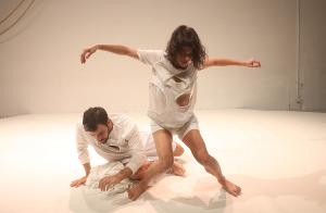 En Algún Lugar, Coreografía De La Compañía Israelí C.A.T.A.M.O.N, Llega Al Teatro De La Danza Guillermina Bravo  Image