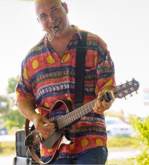 Raue Center's 3rd Annual Outdoor Series Arts On The Green Returns With David Sarkis And Friends 