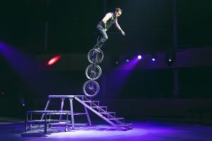 CIRCUS VAZQUEZ Returns With New Production Image