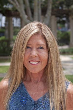 Writer Amy Woods Celebrates Publication Of 100 THINGS TO DO IN JUPITER BEFORE YOU DIE 