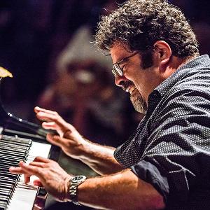 La Combinación única De Big Band, Música Latina Y Son Jarocho Llegan Con Arturo O'Farrill Al Palacio De Bellas Artes Image