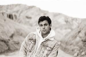 Pop Artist Ian Osher Releases New Single 'Never Alone' Image