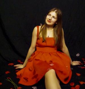 Katie Fee Releases New Single 'HAVEN'T EVEN POURED THE WHISKEY' Image