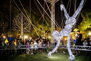 Giant Interactive Puppet Lights Up Perth City Image