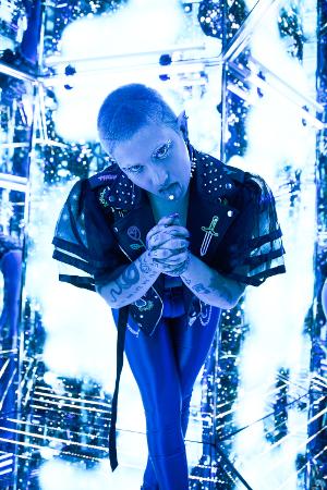 Non-Binary Artist Daddi Ru Releases New Single 'dissociating' Image
