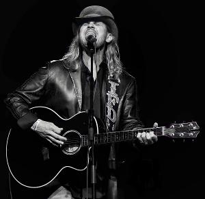 8 Track Entertainment's Ira Dean Celebrates Three iTunes Chart-Topping Tracks Image