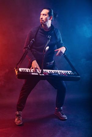 Edinburgh Comedy Newcomer Nominee Huge Davies To Return To The Edinburgh Fringe Festival Image