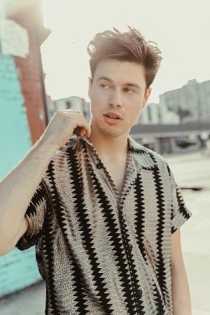 Blake Rose Debuts New Video For 'Lost' Image