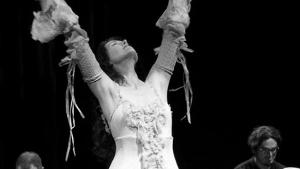 Irish Singer Caitríona O'leary Offers Live Stream Weekly Series Image