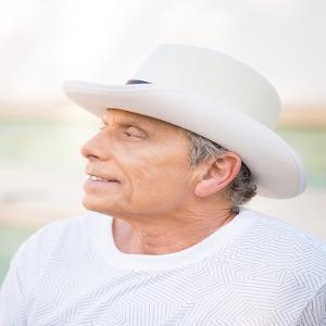 Singer Songwriter Larry Jay Gets 'Drunk On Dreams' In New Single Image