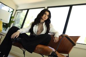 Dark Pop Artist Vara Releases New Single 'Paranoia' Image