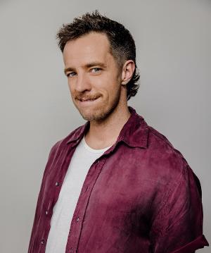 Eli Matthewson Brings Award-Winning Show DADDY-SHORT LEGS to Edinburgh Image
