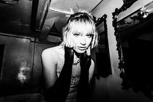 Artist & Songwriter Chloe Lilac Debuts New Single '10 Things' Image
