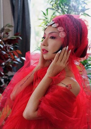 Fifi Rong Reveals Single, 'Love Is A Lonely Thing' Image