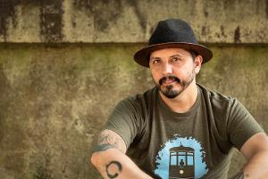 Starita Releases New Single 'Holding Pattern' Image