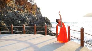 Michele Brangwen Dance Ensemble Presents TO YOUR CONSTANT EMBRACE, THE CLOUD STREAM SWAYS Image