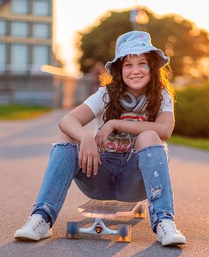 14-Year-Old Pop Artist Anna Goldsmith Inspires Audiences To “Shine” with New Single Image