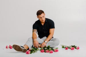 LGBTQ Pop Artist Bradley Kim Releases New Single 'Flowers'  Image