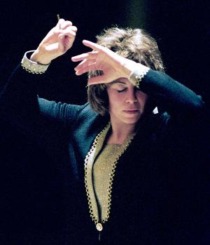 Two Women, Violin Soloist And Conductor, Lead Grand Rapids Symphony In Extraordinary Concerts Image