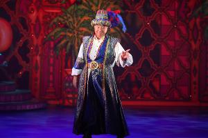 Jimmy Tarbuck Makes Guest Appearance In Wolverhampton Grand Pantomime To Celebrate Theatre's Anniversary! 