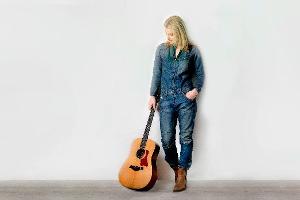 Rachel Garlin's 'Boys Of Summer' Premieres Via Guitar Girl Magazine Image
