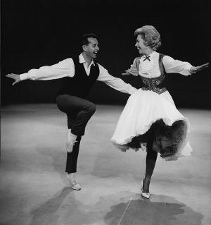 Award-Winning Director and Choreographer Tony Charmoli Dies at Age 99 Image