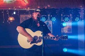 Gibson Players Take Centerstage With Electrifying Performances At 2020 ACM Awards Image