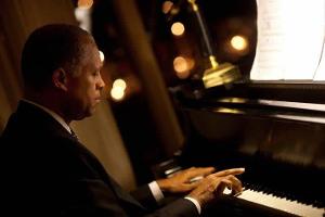 Scripps Ranch Theatre & Oceanside Theatre Company Present Robert Parker in A Free Valentines Concert Image