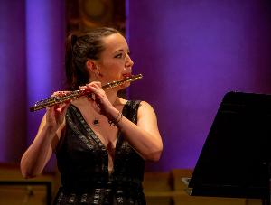 Vancouver Symphony Premieres Vivian Fung's Flute Concerto STORM WITHIN Image