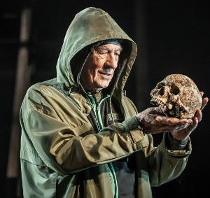 HAMLET Starring Ian McKellen Extends Run at Theatre Royal Windsor Image