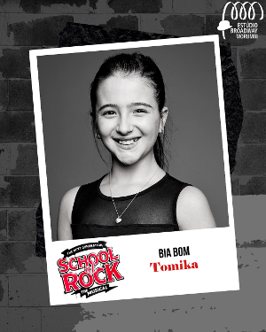 Bia Bom Estreia Como Tomika Em SCHOOL OF ROCK 