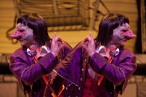 THE COMEDY OF ERRORS Takes The Stage Under The Stars This Summer Image