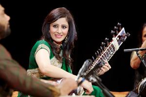 Opera North Commissions Sitarist Roopa Panesar For New Music Biennial 2022 