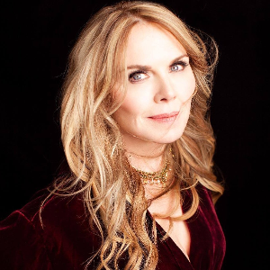Singer Songwriter Mary Fahl Will Play Club Passim in April Image