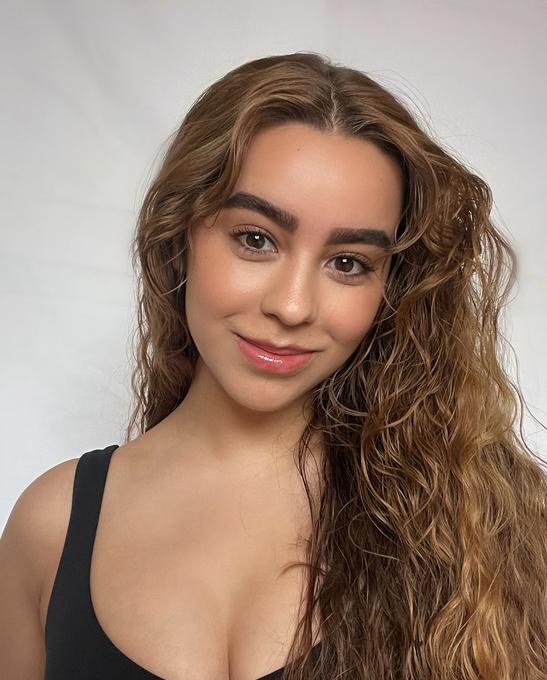 Emma Noelani Headshot