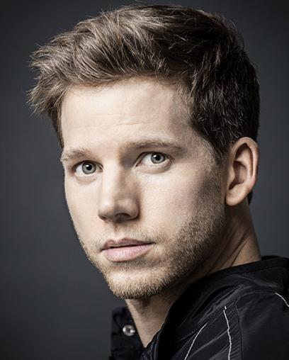 Stark Sands Headshot