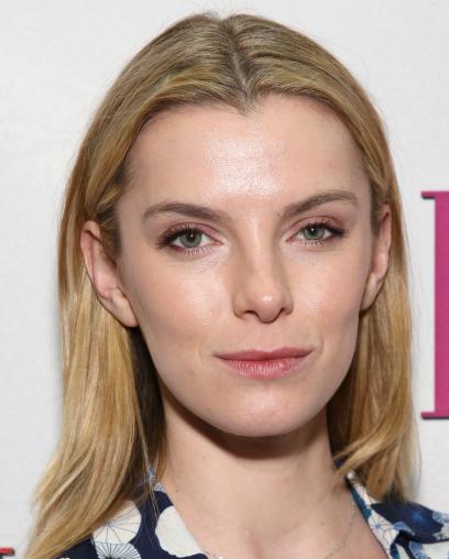 Betty Gilpin Headshot