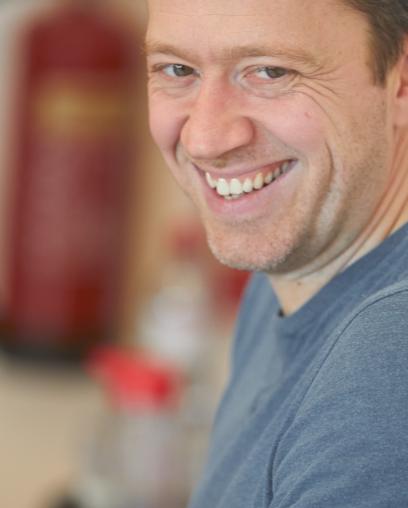 Jez Bond Headshot
