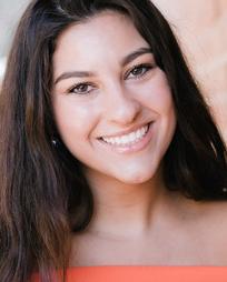 Nicole Fluegge Headshot